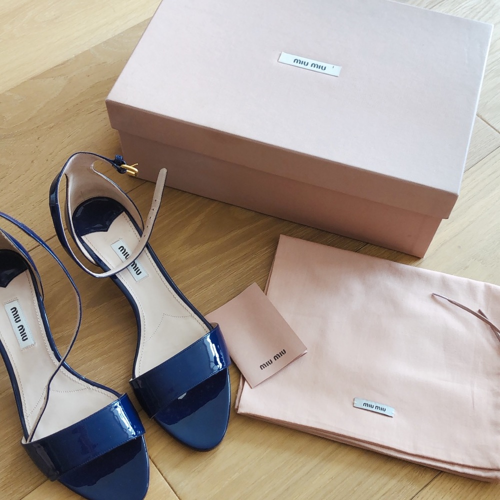 NWT - miu miu kitten heels - navy blue